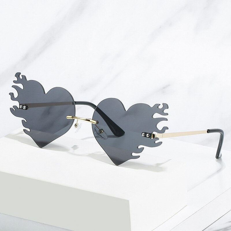 Fashion Luxury Brand Designer Rimless Sunglasses Women Men Vintage Love Heart Sun Glasses For Female Punk Flame Eyewear