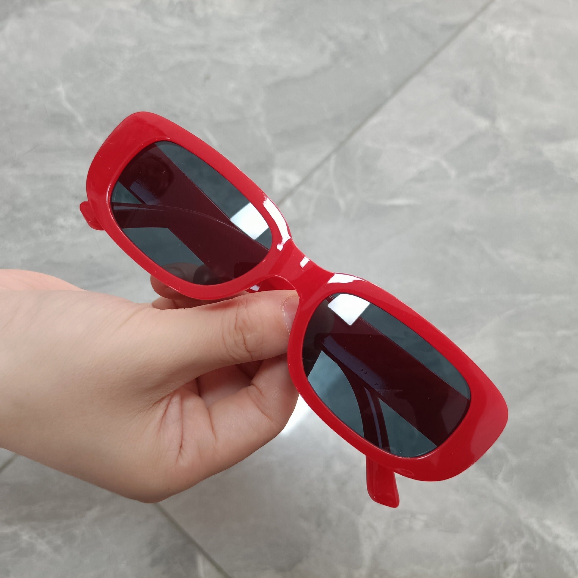 Fashionable women's sunglasses with small boxes, personalized men's sunglasses, sun protection and UV protection glasses