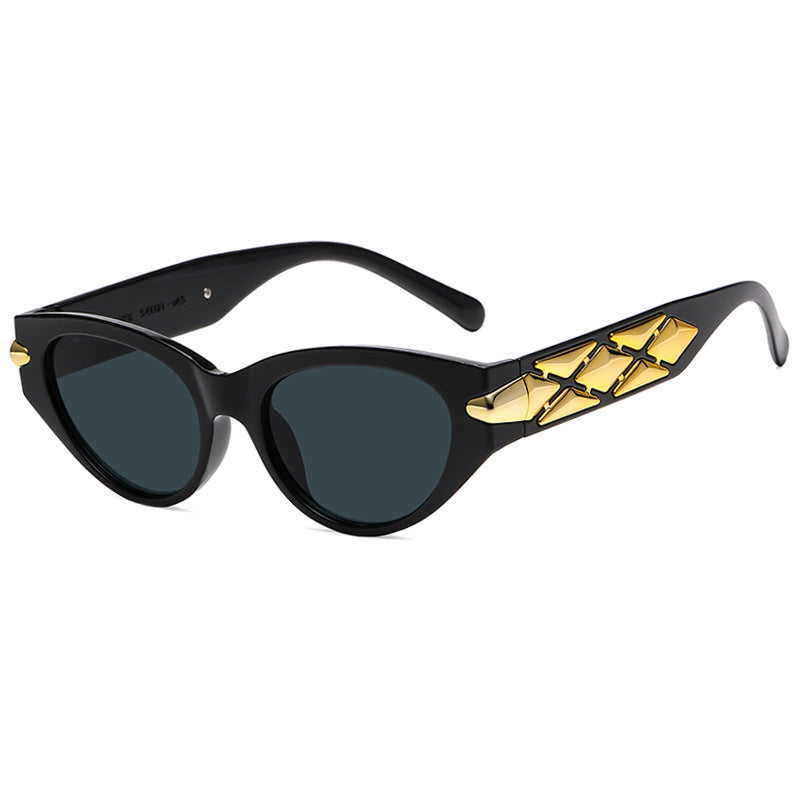 Triangle cat eye sunglasses for women, fashionable small frame sunglasses for street photography, modern retro sunglasses, high-end feel