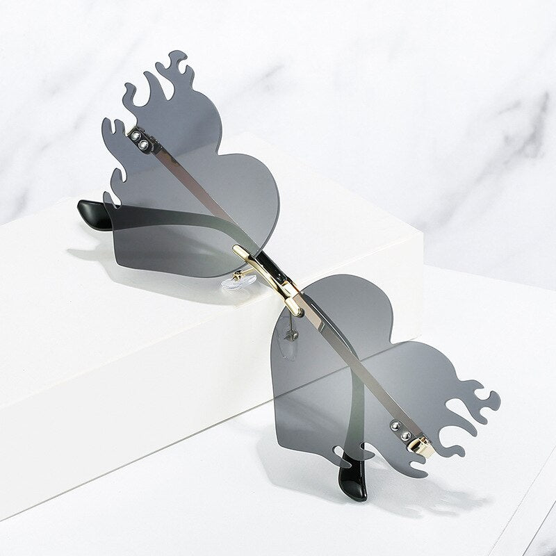 Fashion Luxury Brand Designer Rimless Sunglasses Women Men Vintage Love Heart Sun Glasses For Female Punk Flame Eyewear