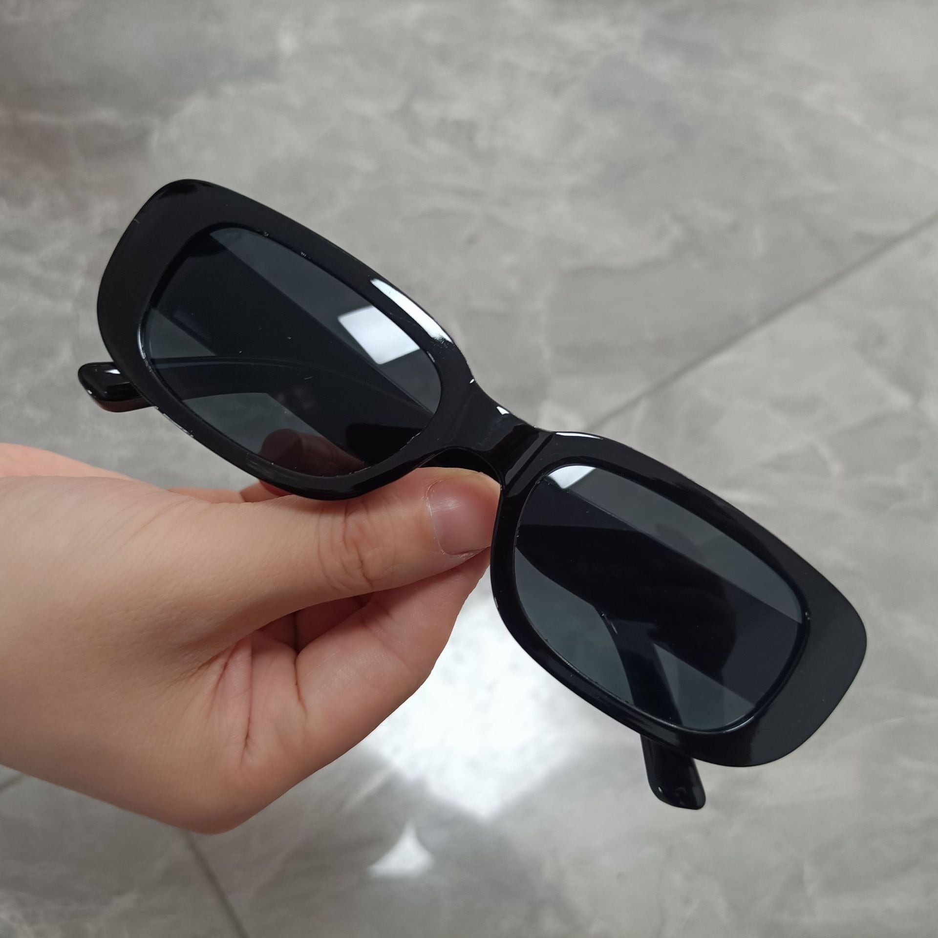 Fashionable women's sunglasses with small boxes, personalized men's sunglasses, sun protection and UV protection glasses