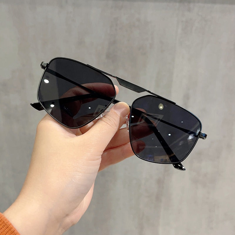 Retro personalized sunglasses, fashionable beach sunglasses, trendy trend
