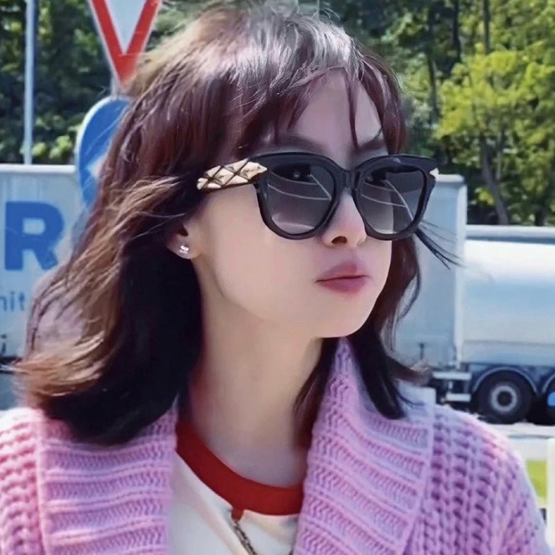 Large frame cat eye sunglasses, new fashionable and personalized sunglasses, photo sunglasses