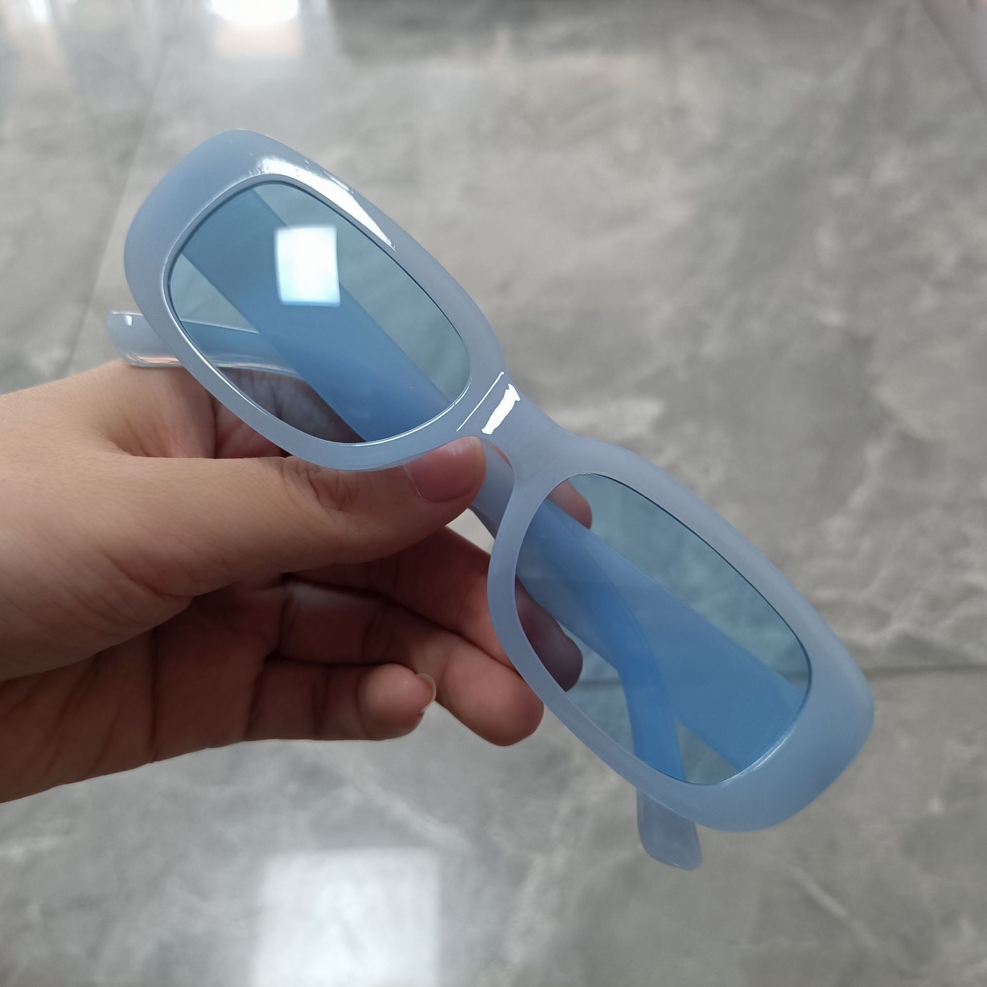 Fashionable women's sunglasses with small boxes, personalized men's sunglasses, sun protection and UV protection glasses