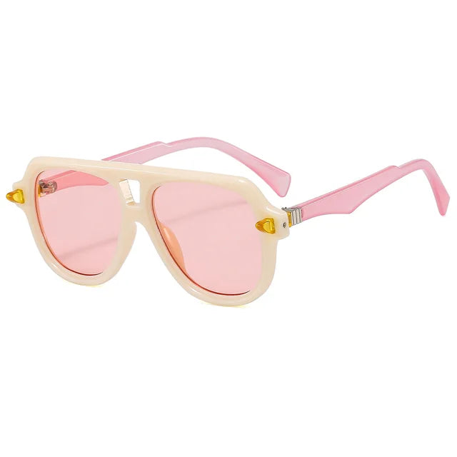 Men's trendy sunglasses with pilot frames for fashionable women