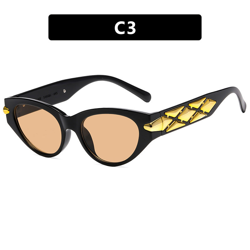 Triangle cat eye sunglasses for women, fashionable small frame sunglasses for street photography, modern retro sunglasses, high-end feel